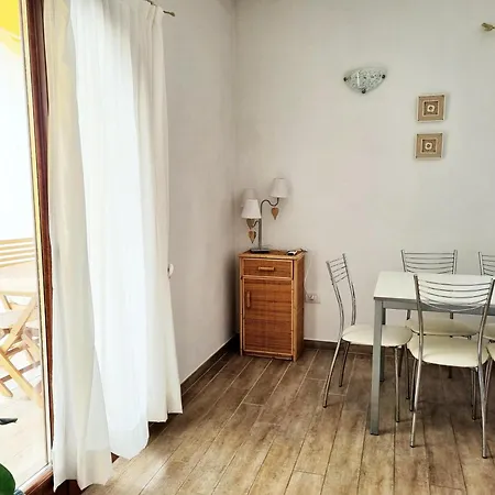 Luna & Sole Vicino Alla Spiaggia Apartmán *